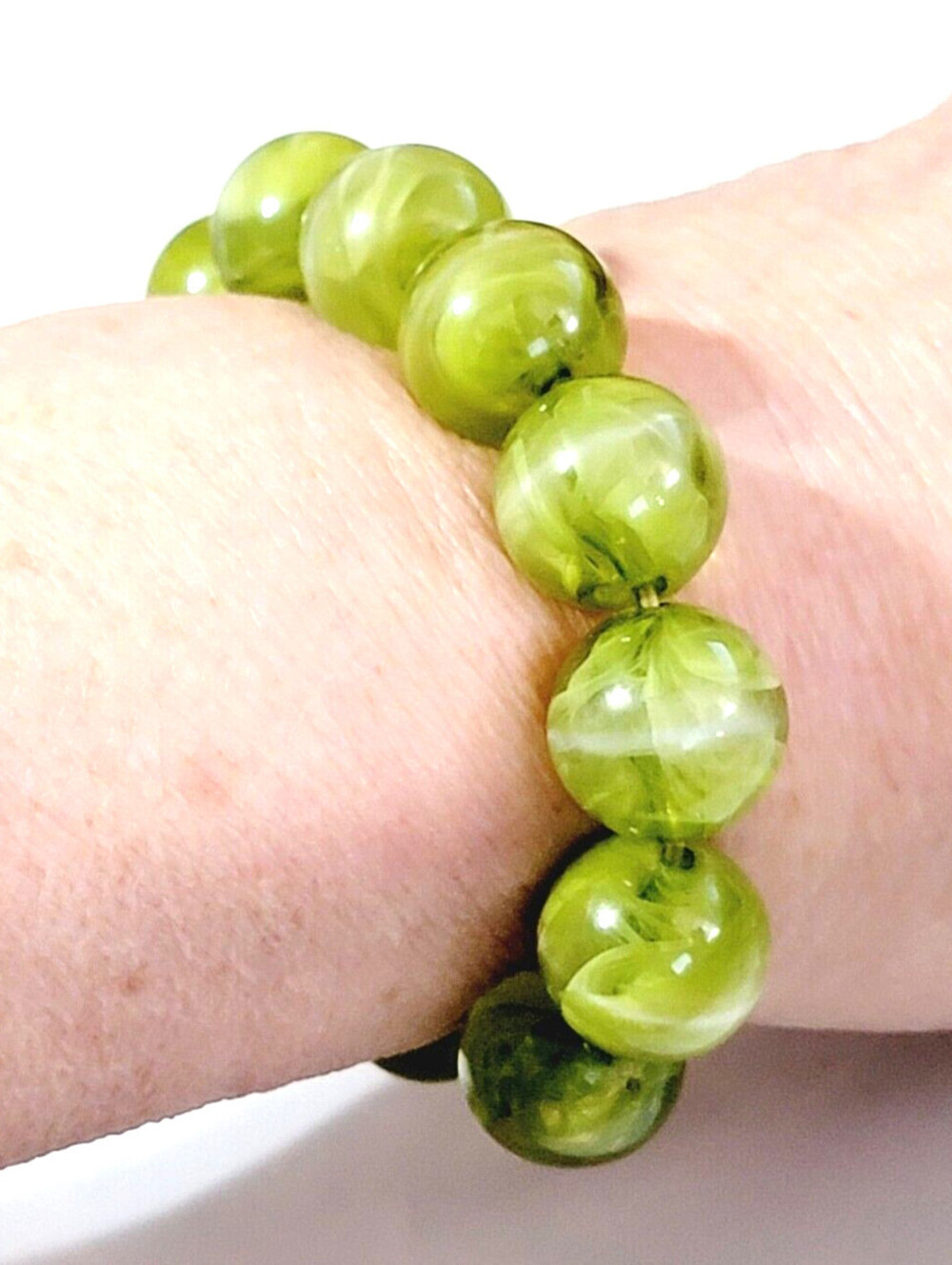 Vintage Green Lucite Stretch Bracelet Marbled Chunky Beaded sbr-3